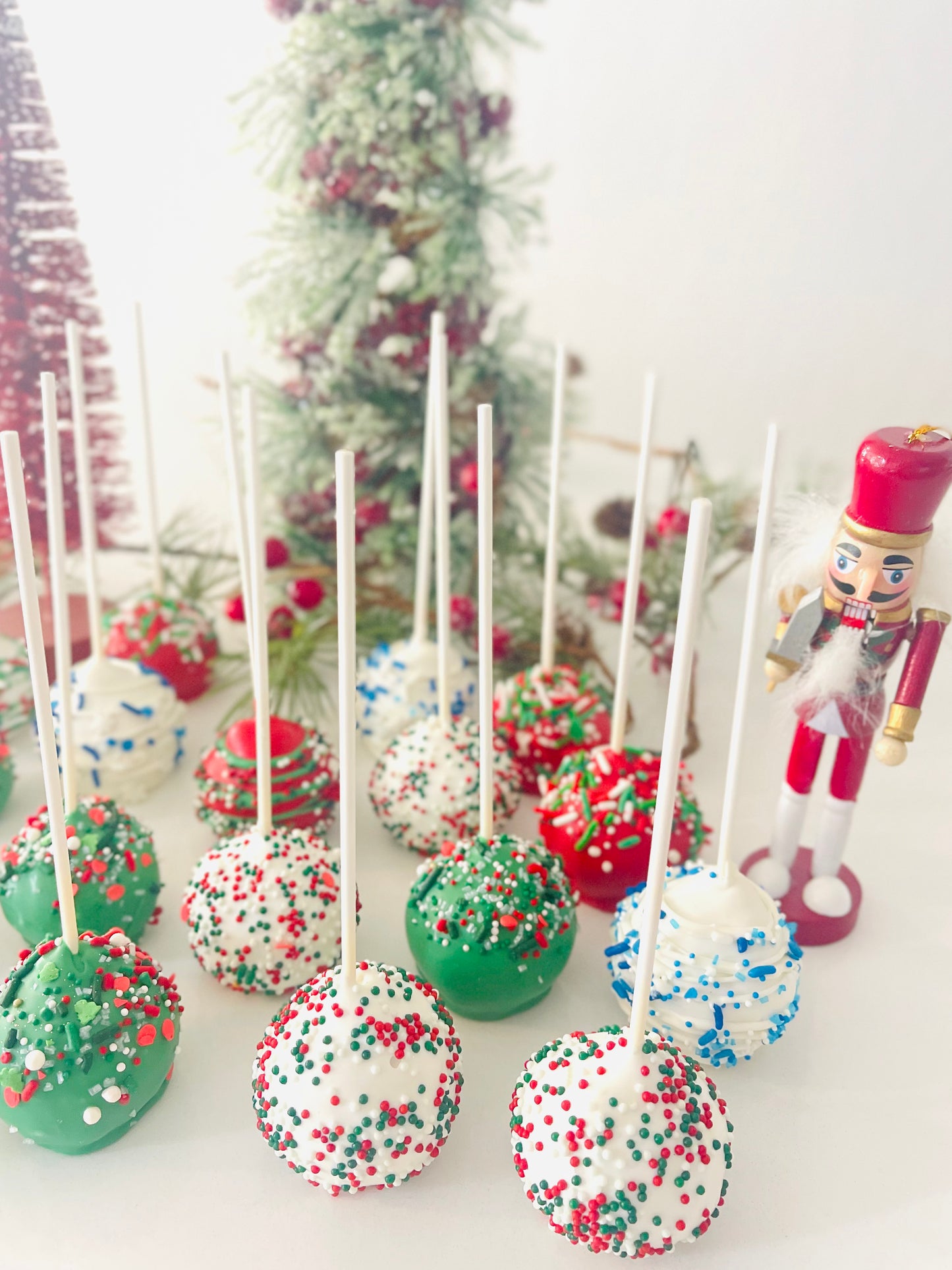christmas cake pops, christmas gift, love holiday desserts.Handmade Christmas Cake Pops – Perfect Holiday Dessert Ideas

🎅 Christmas Cake Pops Gift Box – Delicious Holiday Party Desserts

❄️ Festive Christmas Cake Pops – Holiday Sweets for Gifting & Celebrations

🎁 Christmas Cake Pops – Gourmet Holiday Treats for Parties & Stocking Stuffers