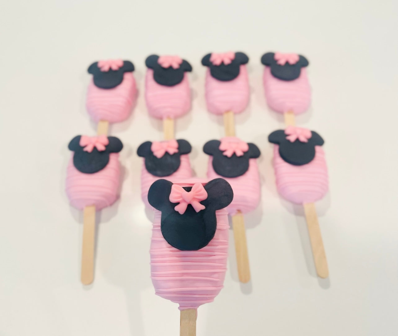 Minnie Mouse Cakesicles