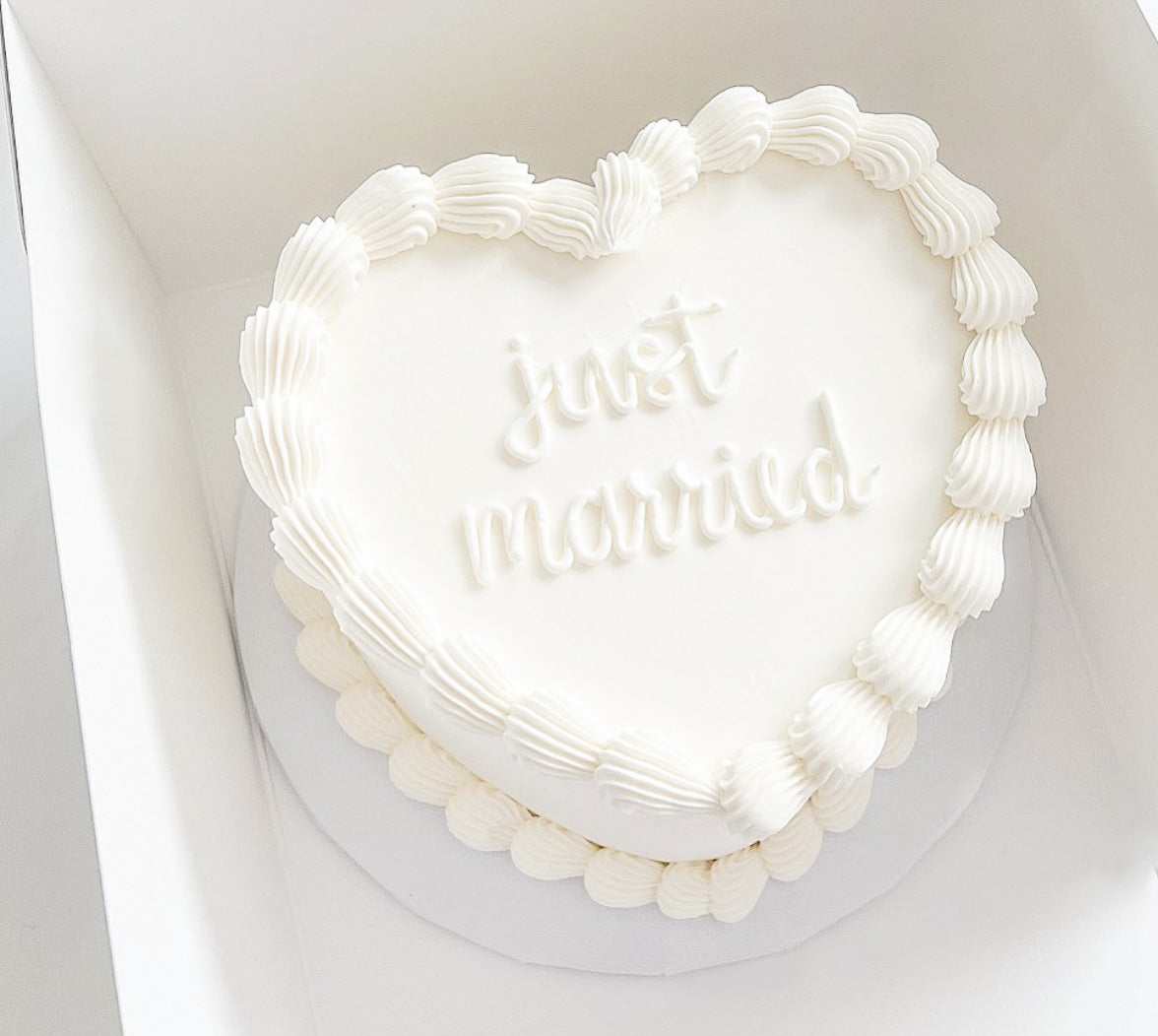 Just Married Vintage Cake