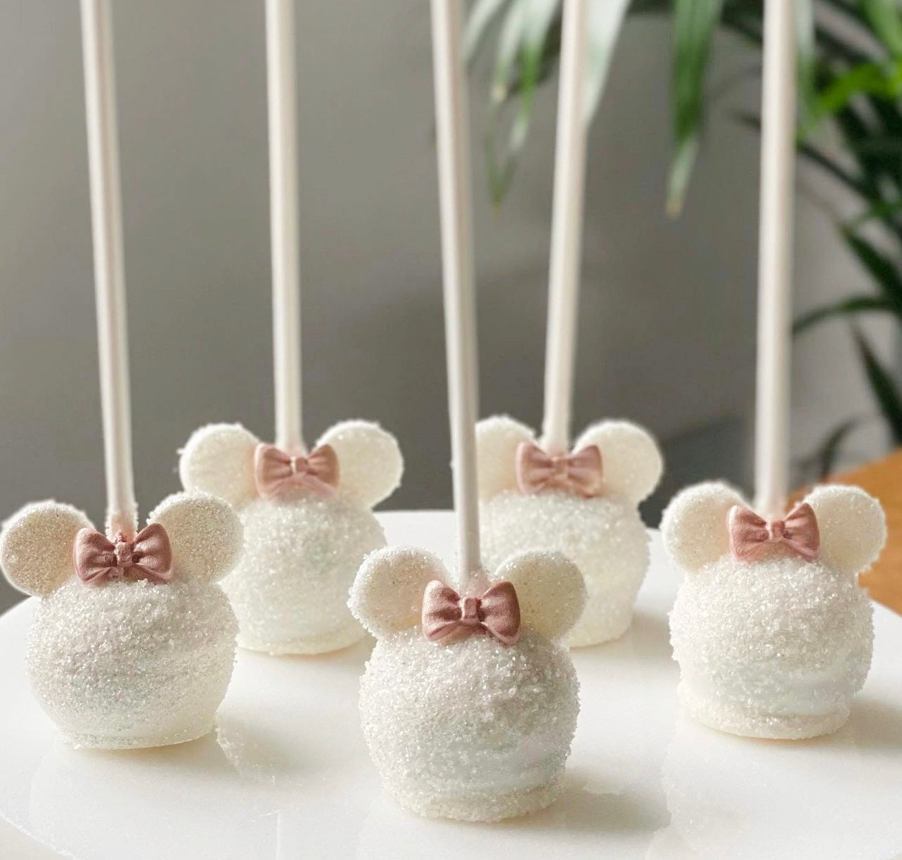 Minnie Mouse cakepops
