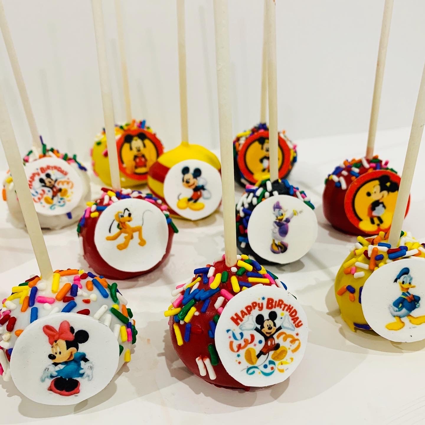 mickey mouse cake pops