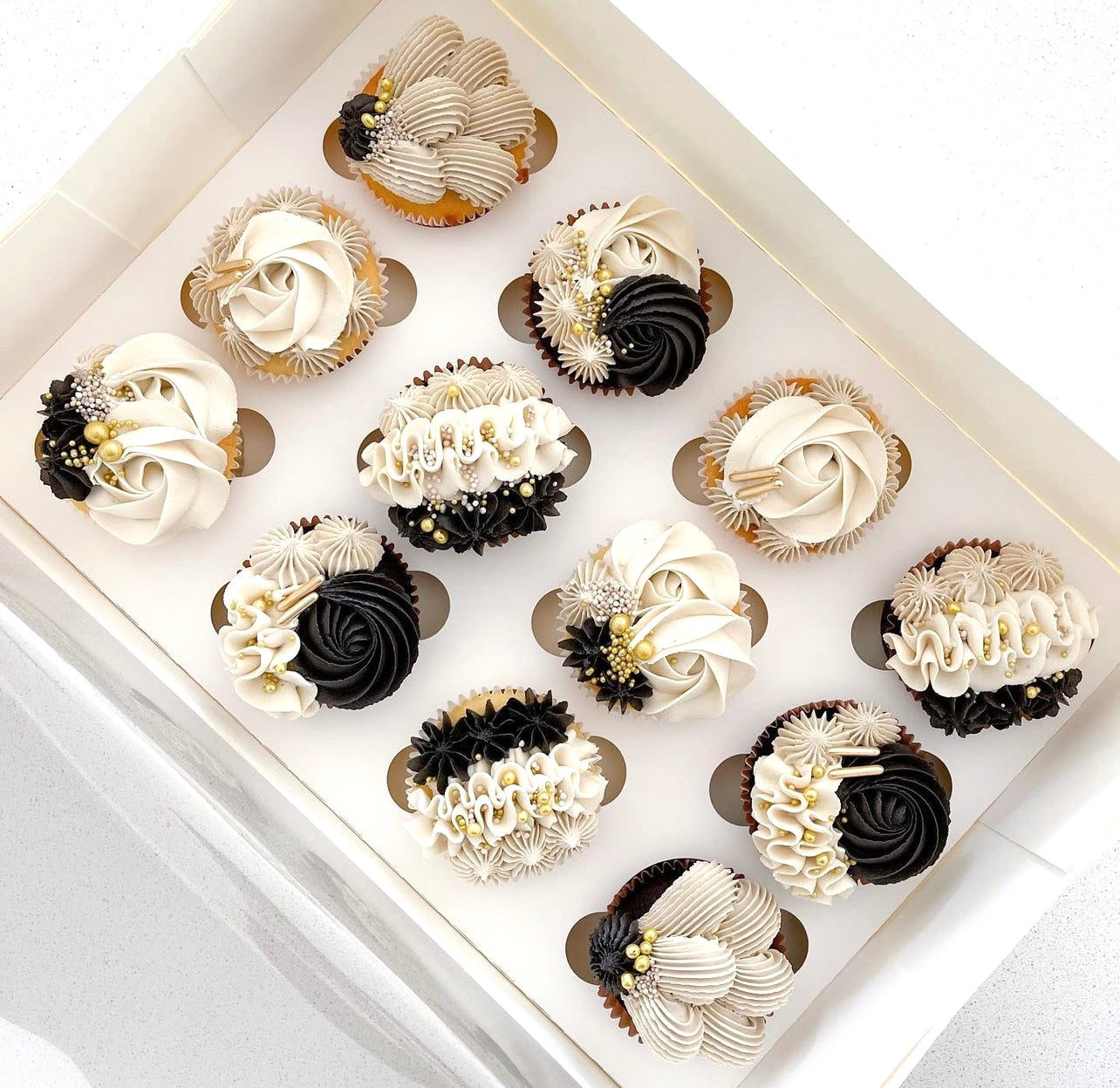 Black & White Cupcakes (1Dozen)